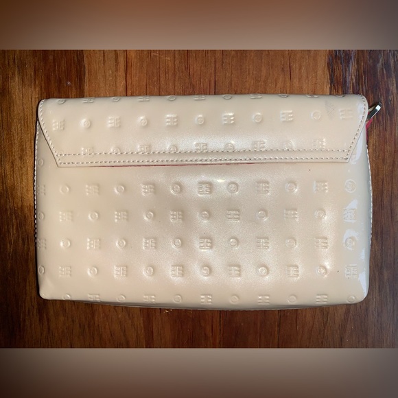 Arcadia patent leather clutch. - Picture 3 of 11